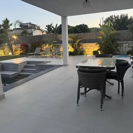 Вилла Luxurious In With Private Pool Кешме